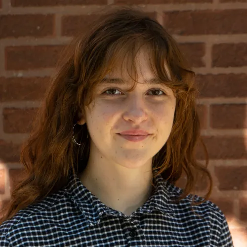 Rosalyn Farney headshot