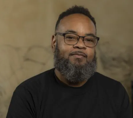 headshot of Robert Pruitt