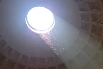 light shining through oculus of Roman Pantheon