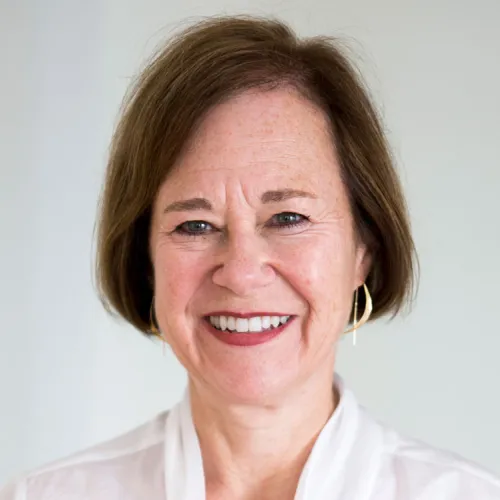 Joan Holloday headshot
