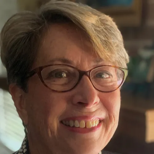 Pam Arnold headshot