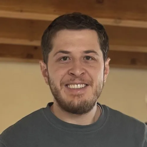 Aaron Stevens headshot